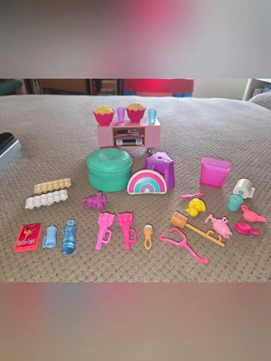 Barbie 29 piece lot of playset accessories for bathroom livingroom/dorm kitchen