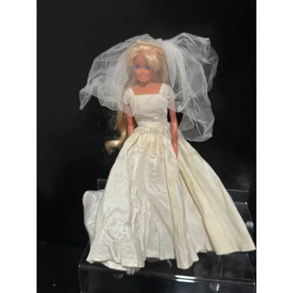 Vintage Mattel Barbie Bride Doll 1966 Body Blonde Hair Cream Wedding Dress Veil