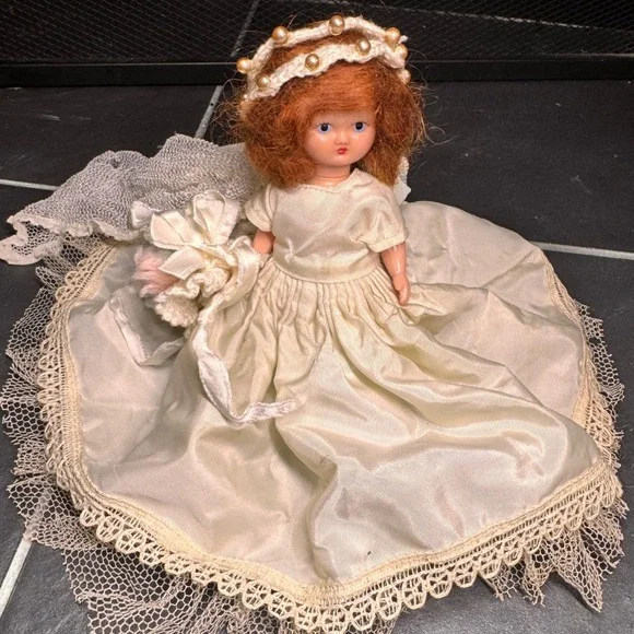 Vintage Red Hair Bride Doll Cream Satin‎ Lace Dress Pearl Crown 7 Inch 1950s