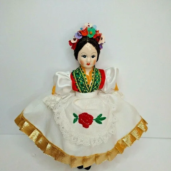 Vintage Hungarian Doll  Folk Costume Hand Painted 1990 Porcelain.‎
