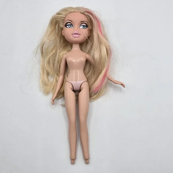 MGA BRATZ All Glammed Up Designer Streaks Cloe - Pink Hair Streaks - Nude
