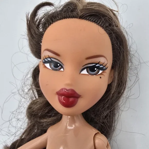 Bratz Funk Out Yasmin Doll 2001 Red Lips Brown Hair Beauty Mark
