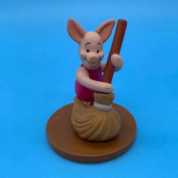 The Disney Store Winnie The Pooh Piglet‎ Sweeping Toy Figure