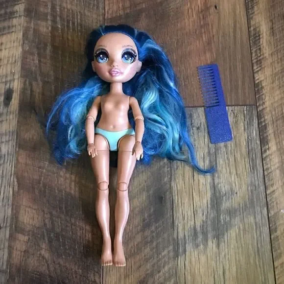 Rainbow High Skyler Bradshaw Fashion Doll with comb