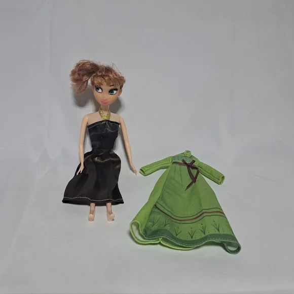 Disney Frozen Anna Doll With Black Dress &‎ Green Nightgown