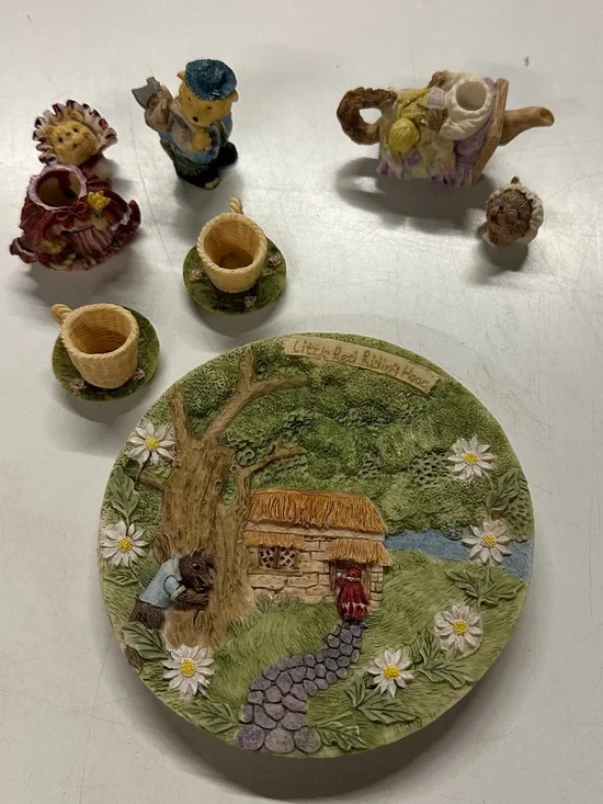 Vintage-Style Little Red Riding Hood Decorative Toy Set - Green