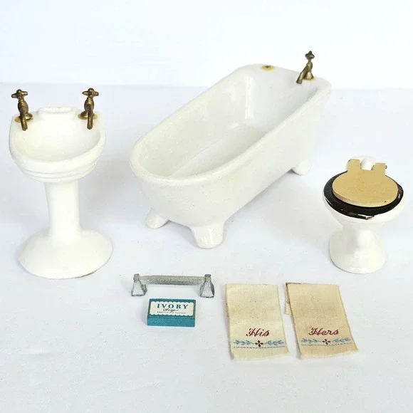 Vtg Porcelain Dollhouse Bathroom Set Clawfoot Tub Sink Toilet Towels Soap Decor