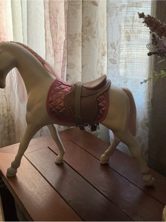 Glitter Girl By Battat Cream Horse Figurine with Pink Mane