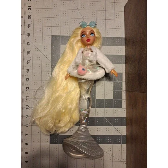 Mermaze Mermaidz Gwen Mermaid Fashion Doll incomplete