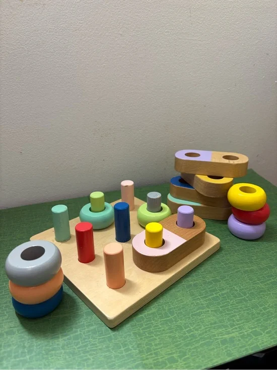 Kiwi Co. Educational Pegboard Puzzle Toy