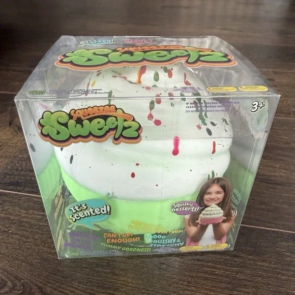Squeezie Sweeyz Scented Squishy Dessert Squeeze Toy Green/White Sprinkles 3-5