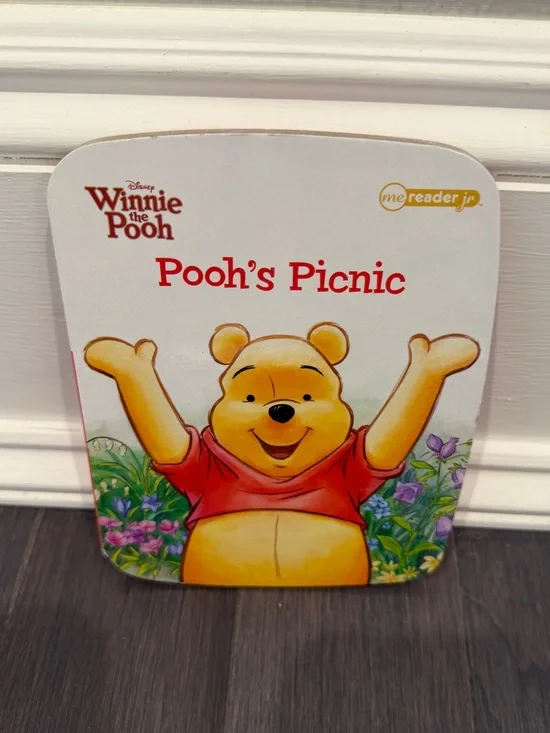 NWOT Disney Winnie the Pooh Pooh's Picnic Board Book Me Reader JR Learn to Read