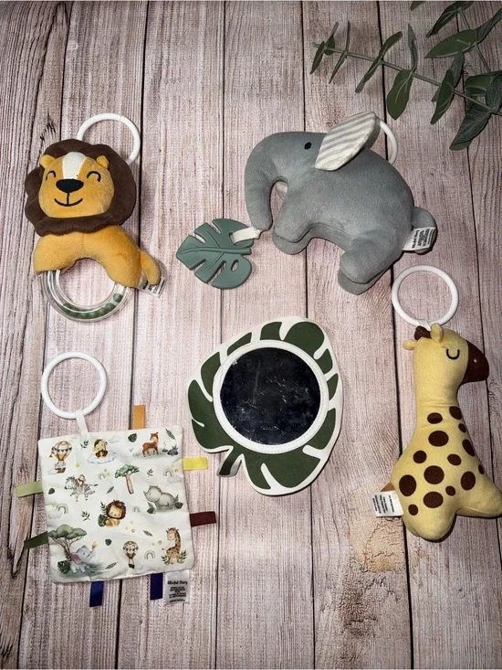 Hanging baby toys