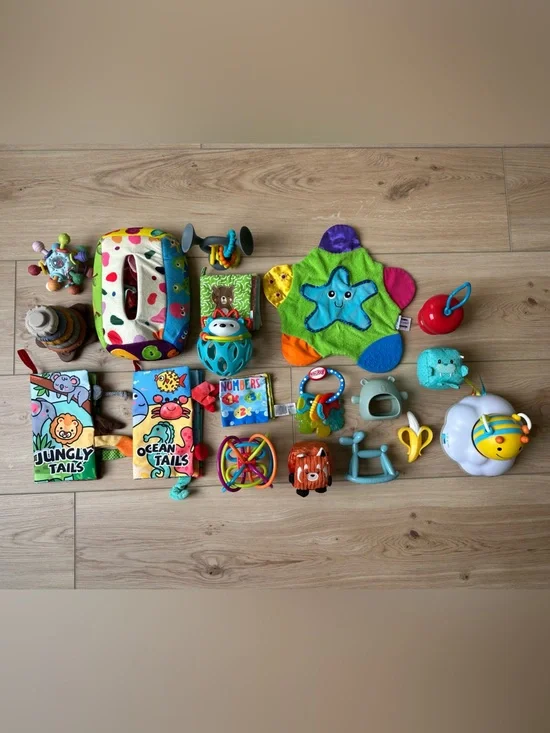 19 Piece Baby Bundle ( Sensory , Teething Toys , Tummy Time )