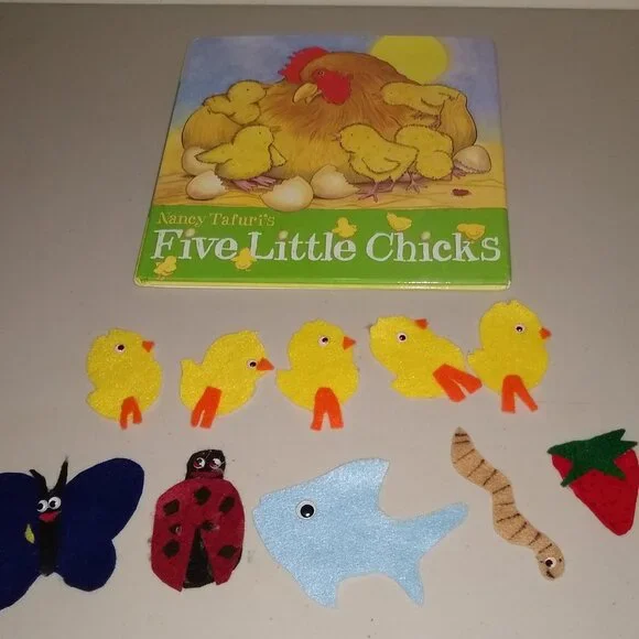 Five Little Chicks by Nancy Tafuri's  10 pieces Flannel Story + New Hardcover