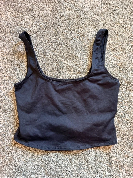 Skims women’s swim top!
