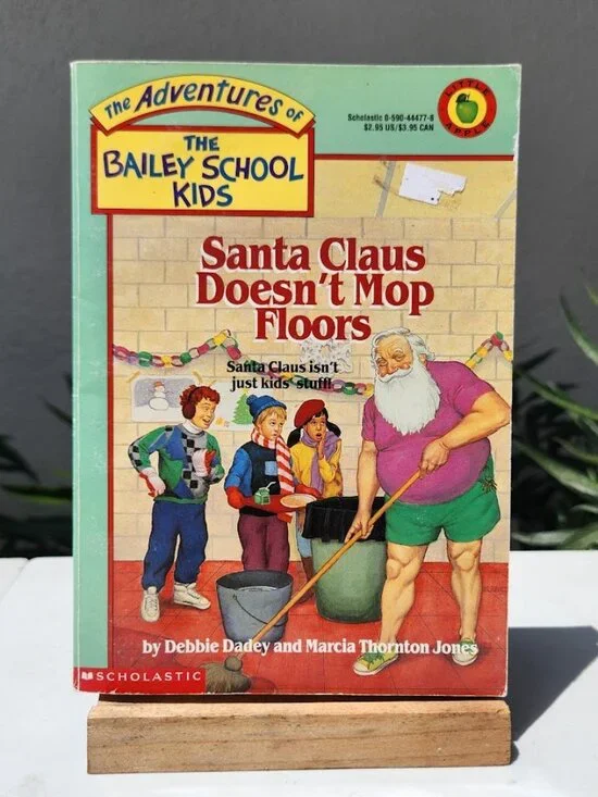 Santa Claus Doesn't Mop Floors Bailey School Kids #3 Paperback Book  Print lengt