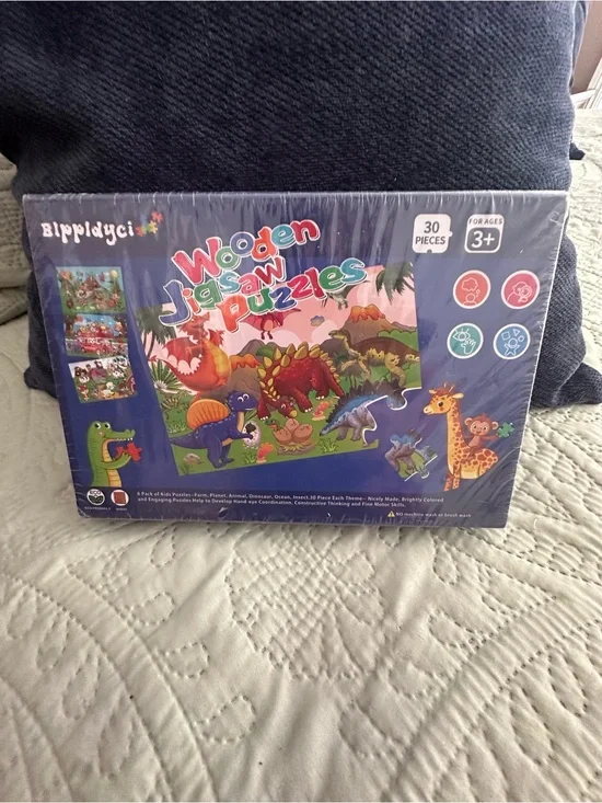 Wooden Jigsaw Puzzle- New in Packaging- 6 puzzles Dino Insect farm bus space oce