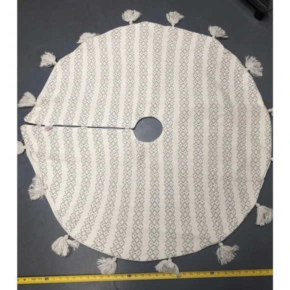 Christmas tree skirt Cream And Gray Tassles