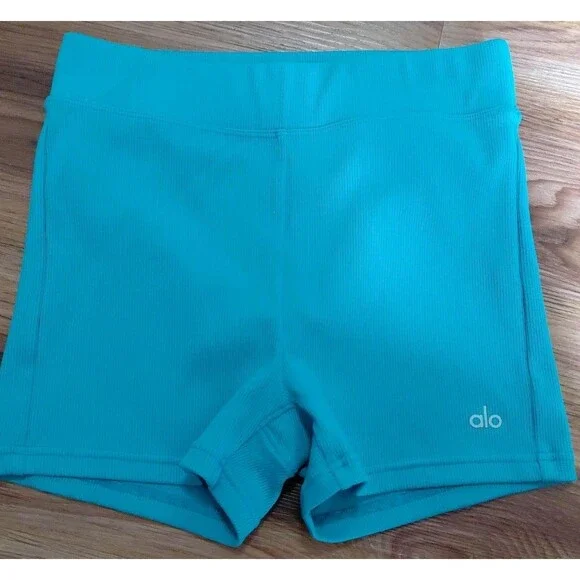 Alo yoga Goddess biker shorts Blue perfect for a summer day 25