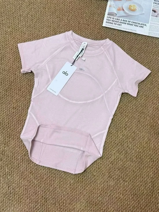 ALO Yoga Short Sleeve Tee in Pink