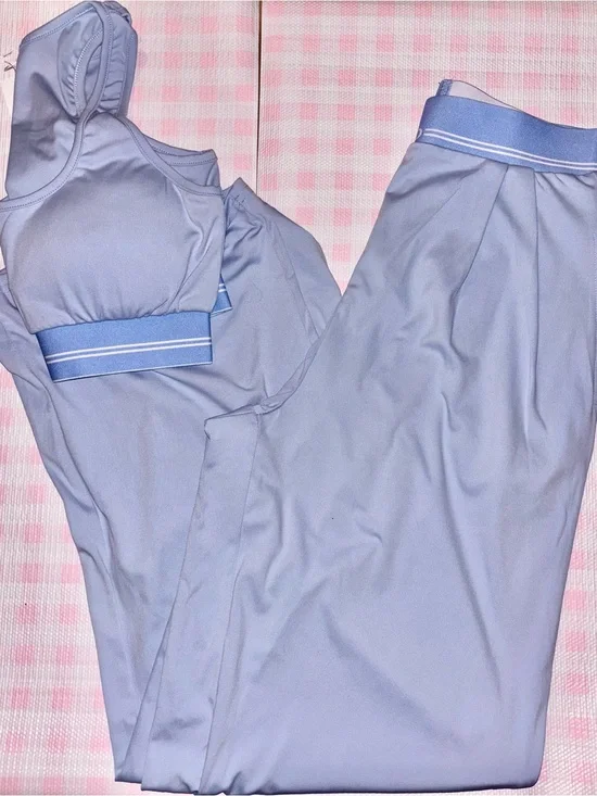 ALO Yoga Light Blue Track Pants & Sports Bra Set