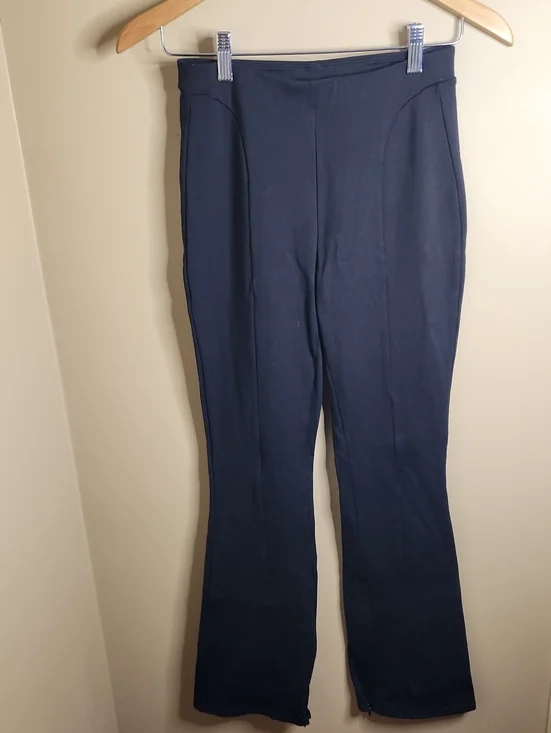 Alo Yoga High- Waist Zip It Flare Legging in Black. Size S.