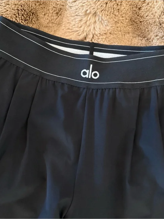 Alo Suit Up trousers in black. Size XXS
