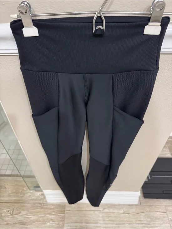 Alo yoga  High-Waist Black Active Leggings with Side Pockets