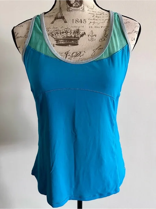 ALO Yoga Blue Tank Top. Size: L