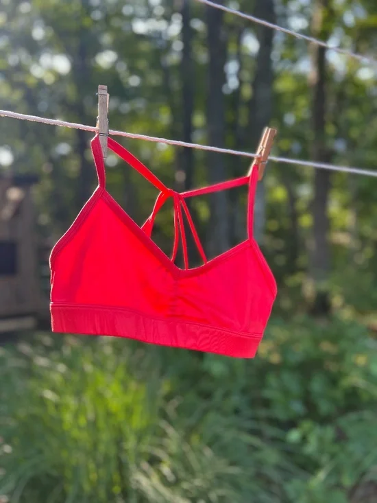 Alo Yoga Sunny Strappy Yoga Sports Bra