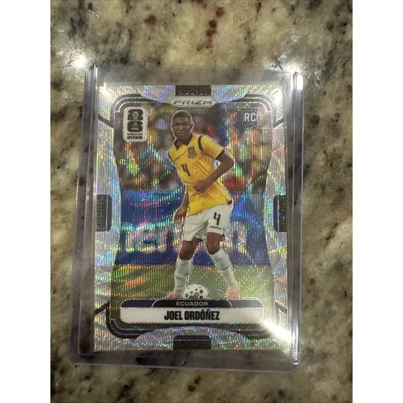 2026 Panini Prizm FIFA World Cup Joel Ordóñez RC Silver Wave #211 Ecuador