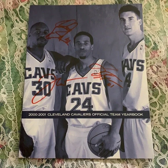 Cleveland Cavs 2000/01 Team Yearbook with autographs
