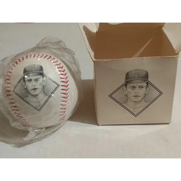 Nolan‎ Ryan - Commemorative Baseball -w/ Stand/Box -Sealed- Avon 1995 (#209) ##