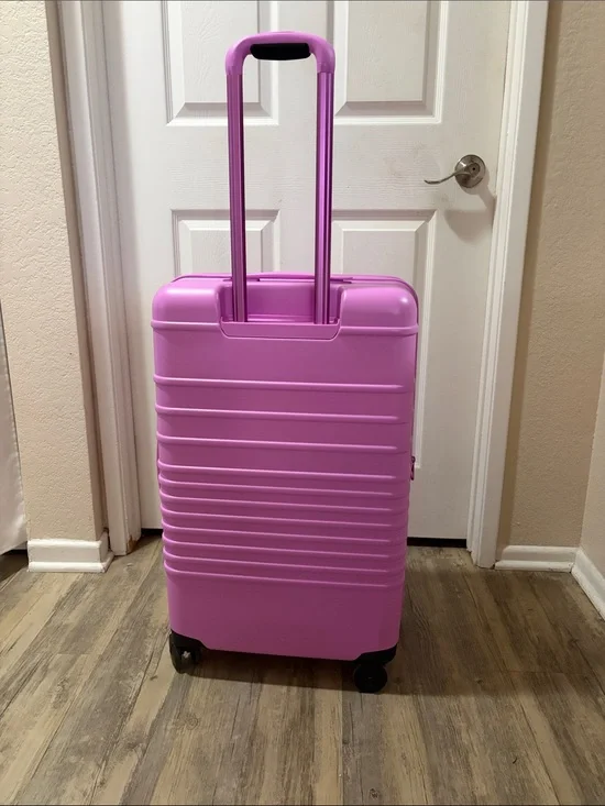 NWOT BEIS MÉDIUM BERRY PINK