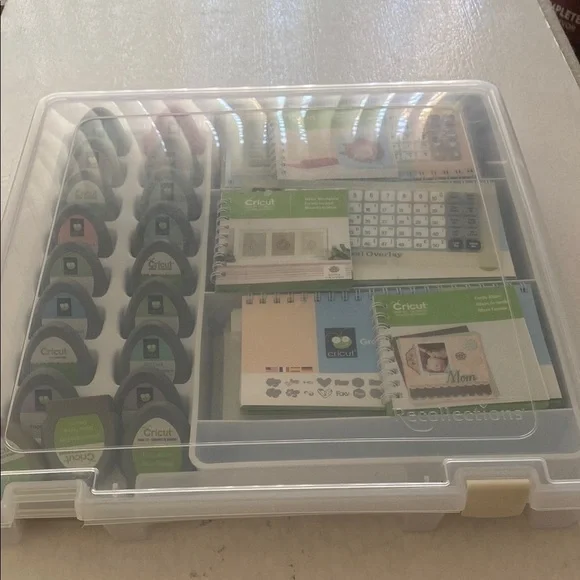 Cricut 19 Cartridges, 19 Booklets, 14 Overlay plus 1 Universal Overlay in case.