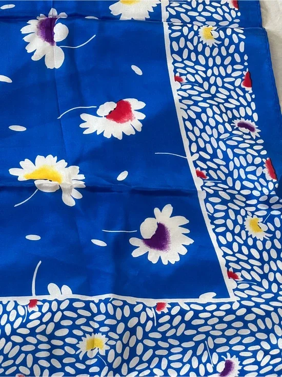 A beautiful vintage retro daisy floral silk scarf- Baar & Beards made in Japan