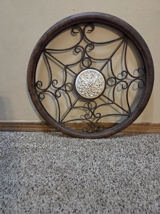 Decorative Rustic 16 Inch Round Wall Accent with White Medallion