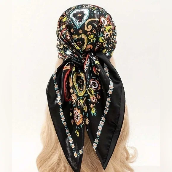 ✨NWT Floral Black imitation Silk Scarf