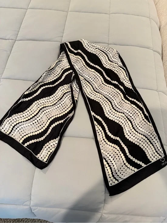 Vintage Oscar de la Renta black and white wavy pattern scarf with white circular