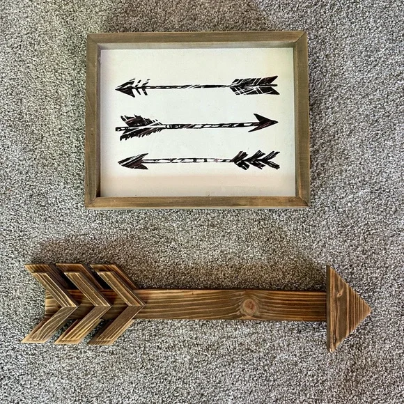 Wooden Arrow Wall Art Set - Black Arrow Print & Rustic Wood Arrow