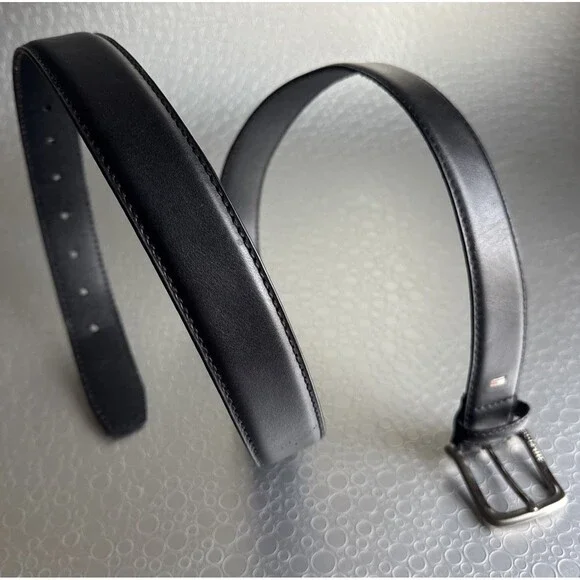 Tommy Hilfiger Mens Black Coated Leather Dress Belt Size 42 105 Vintage Preppy