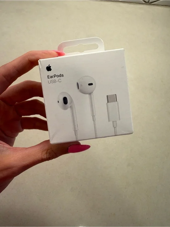 NEW Apple EarPods USB-C Headphones