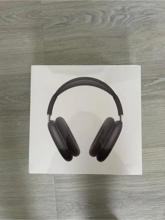 Apple AirPods Max Space Gray Over-Ear Headphones