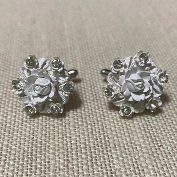 Elegant vintage White rose  Floral rhinestone cuff links