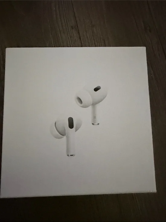 Apple White AirPods Pro (2nd Gen) MagSafe Charging Case