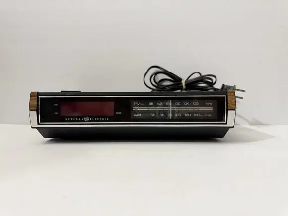 GE General Electric AM FM Alarm Clock Radio Woodgrain Vintage Tested Working!