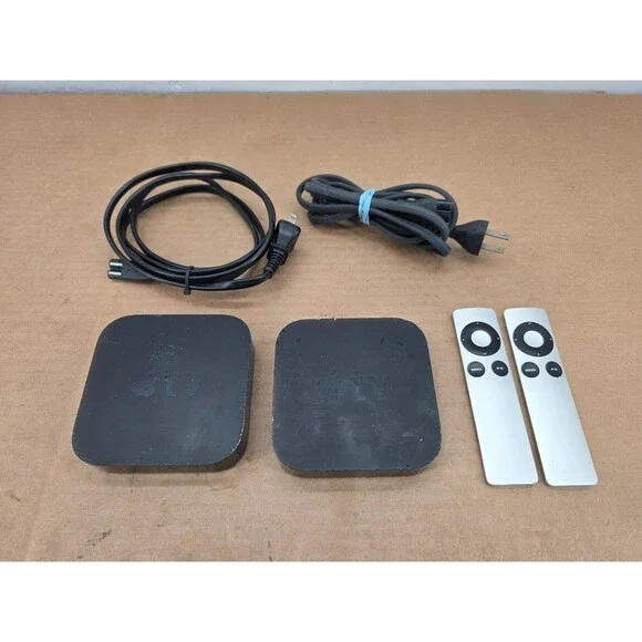 Apple TV (2nd Generation) Media Streaming Player A1378 w/ Power Cord Remote 2of