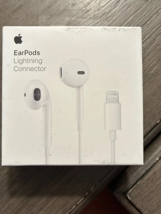 Apple EarPods Wired Lightning Connector – White