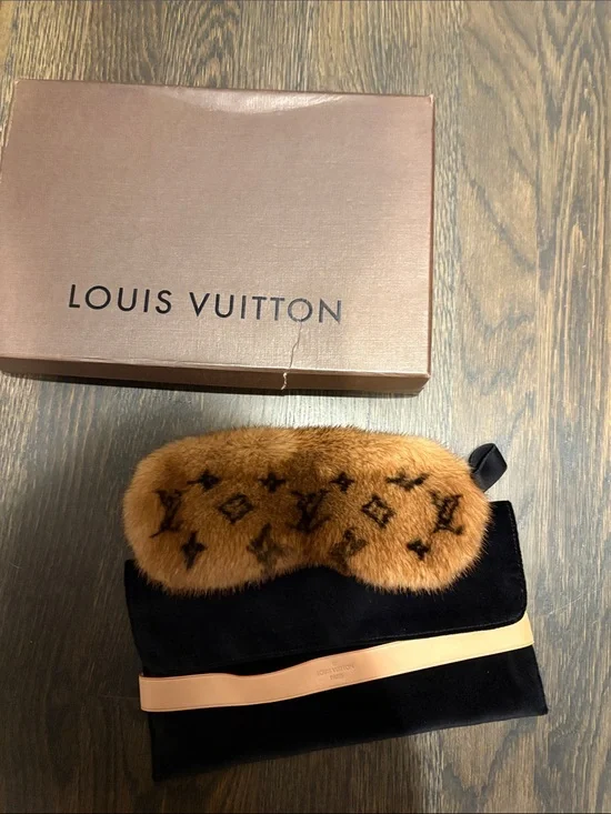 Louis Vuitton mink Fur Eye Mask with Box/dust-bag travel luxury